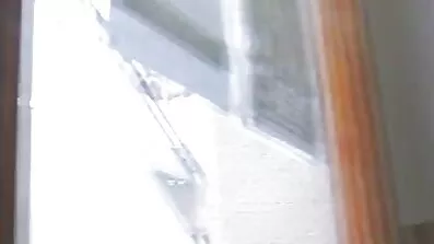 জিমে, একজন ভদ্রলোক একজন ব্যস্ত বান্ধবীকে হাতুড়ি মারছেন। ইংলিশ সেক্স ভিডিও এইচডি