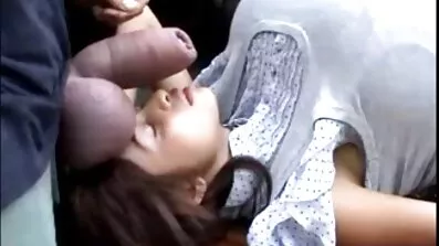 পার্কে একটি পিক-আপ সেক্স ইংলিশ ভিডিও শিল্পীকে সফলভাবে অপসারণ করার পরে, তিনি একটি শ্যামাঙ্গিনী এবং পাছায় একটি স্বর্ণকেশী fucks