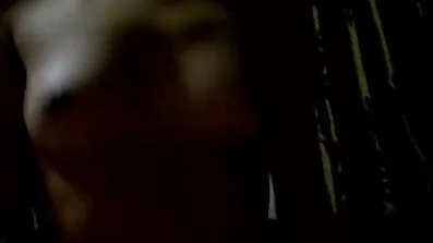 একটি অল্পবয়সী পাতলা মহিলা নিজেকে সম্পূর্ণরূপে একজন ক্ষুধার্ত ইংলিশ হট সেক্স ভিডিও পুরুষের কাছে দিয়েছিলেন