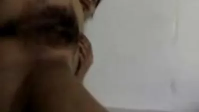 ব্লু-আইড স্লাট স্ত্রী তার সেক্স ইংলিশ ভিডিও স্বামীর সামনে কালো ফিটনেস প্রশিক্ষকের সাথে চোদাচুদি করে।