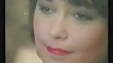 রসালো দুধের সাথে সেক্স ইংলিশ ভিডিও একটি লোভনীয় স্বর্ণকেশী একটি বড় শিশ্নকে আদর করে।