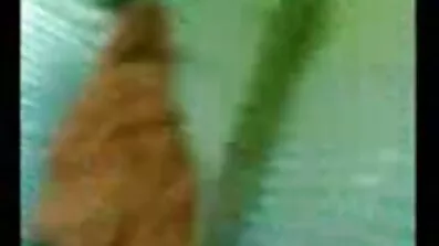 একজন মহিলার দাড়িয়ে থাকা বাম্প সহ ইংলিশ সেক্স ভিডিও ডাউনলোড একটি বাস্টি মেয়েকে চুদছে।