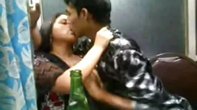 চর্মসার স্বর্ণকেশী ম্যাসেজ প্রতিহত করতে পারে না এবং নিজেকে fucked করা যাক হট ইংলিশ সেক্স ভিডিও