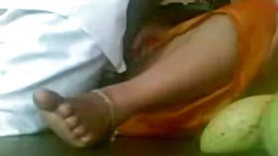 ক্লায়েন্টকে সেলুনে একজন সদস্যের সাথে পায়ু ম্যাসেজ দেয়। ইংলিশ সেক্স ভিডিও পিকচার