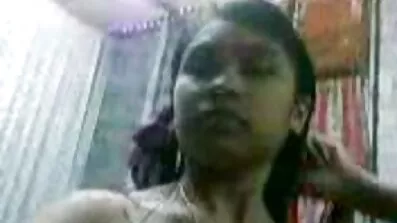 সে তার যোনি খোলার সাথে একটি ভারী ডিলডোর উপর বসল ইংলিশ সেক্স ভিডিও ব্লু ফিল্ম